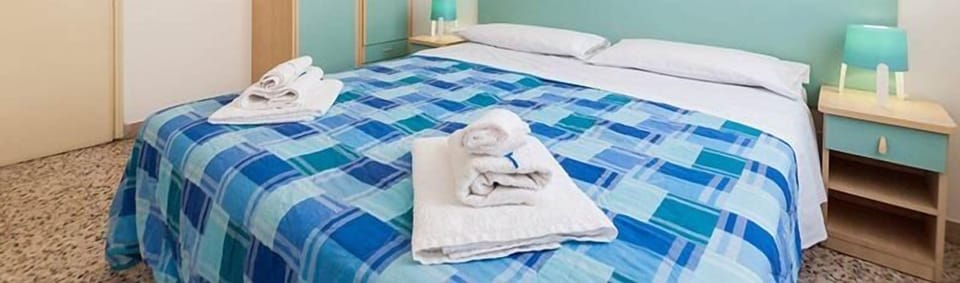 Premium bedding, in-room safe, soundproofing