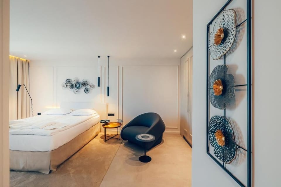 Deluxe Apartment | 2 bedrooms, minibar, blackout drapes, iron/ironing board