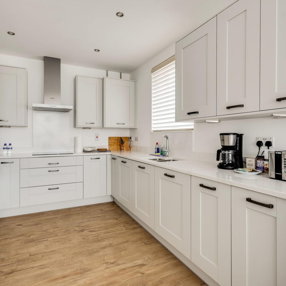 House | 4 bedrooms, desk