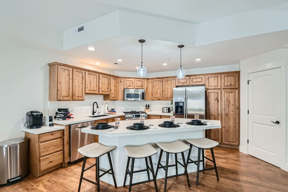 Condo, 2 Bedrooms | Private kitchen | Fridge, oven, coffee/tea maker, electric kettle