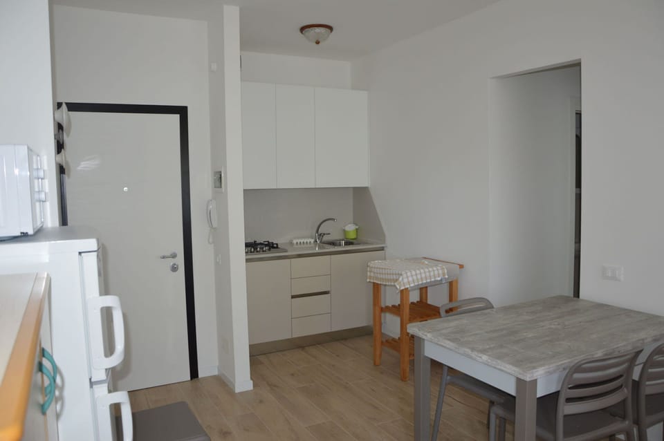 Apartment, 2 Bedrooms, Balcony, City View | Interior