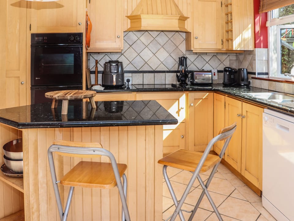 Dishwasher, cookware/dishes/utensils