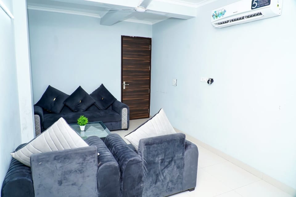 Family Apartment | Egyptian cotton sheets, premium bedding, individually decorated