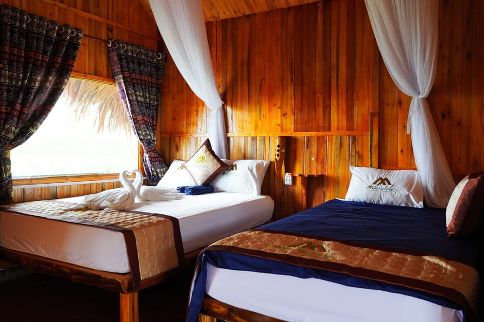 Panoramic Bungalow, Balcony, Valley View | Hypo-allergenic bedding available, Select Comfort beds, minibar, desk