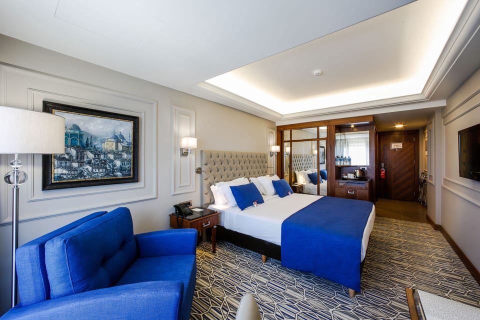 Deluxe Room, 1 Double or 2 Twin Beds, Mountain View | In-room safe, desk, laptop workspace, free WiFi
