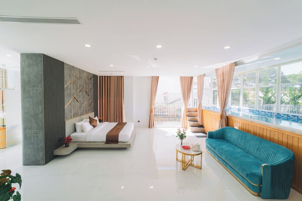 Suite with Private Pool | Egyptian cotton sheets, premium bedding, down comforters, free minibar