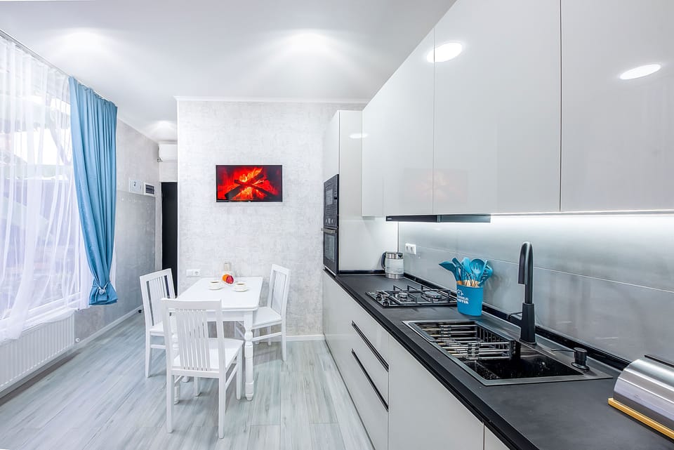 Cabin | Private kitchen | Full-size fridge, microwave, oven, stovetop