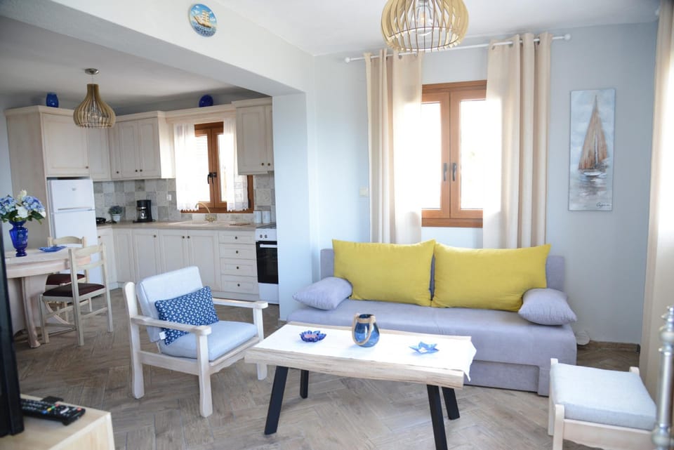 House | 2 bedrooms, desk