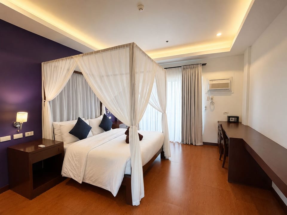 Deluxe Single Room, 1 Queen Bed, Ocean View | Desk, laptop workspace, WiFi (free), individually decorated