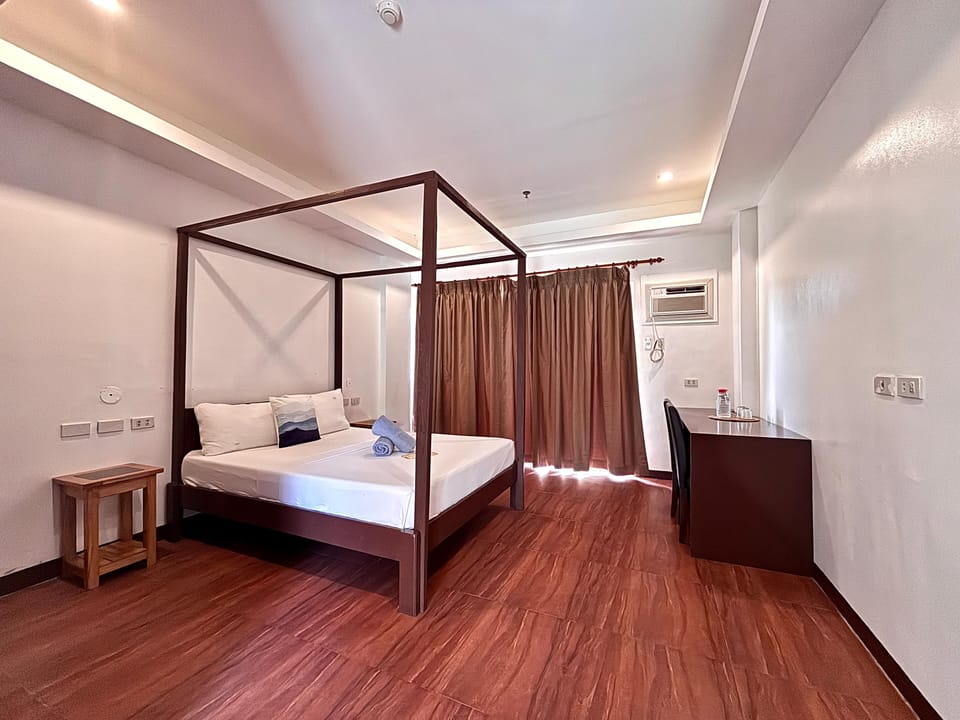 Standard Double Room, 1 Queen Bed, Garden View | Desk, laptop workspace, WiFi (free), individually decorated