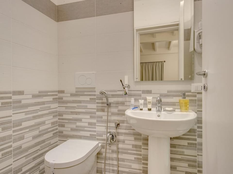 Superior Room | 1 bedroom, in-room safe, desk, blackout drapes