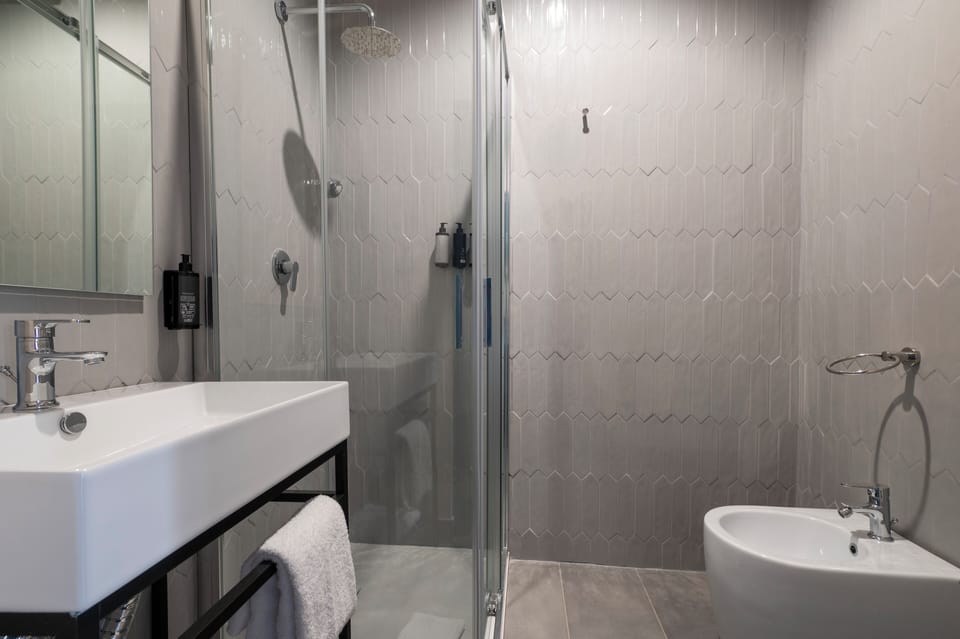 Standard Single Room | Bathroom | Shower, hair dryer, towels, soap