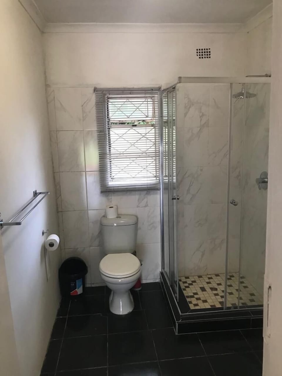 Basic Single Room | Bathroom
