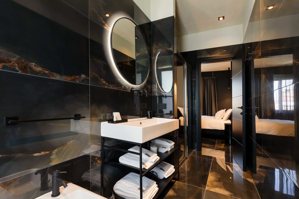 Superior Room | Bathroom | Shower, rainfall showerhead, hair dryer, slippers