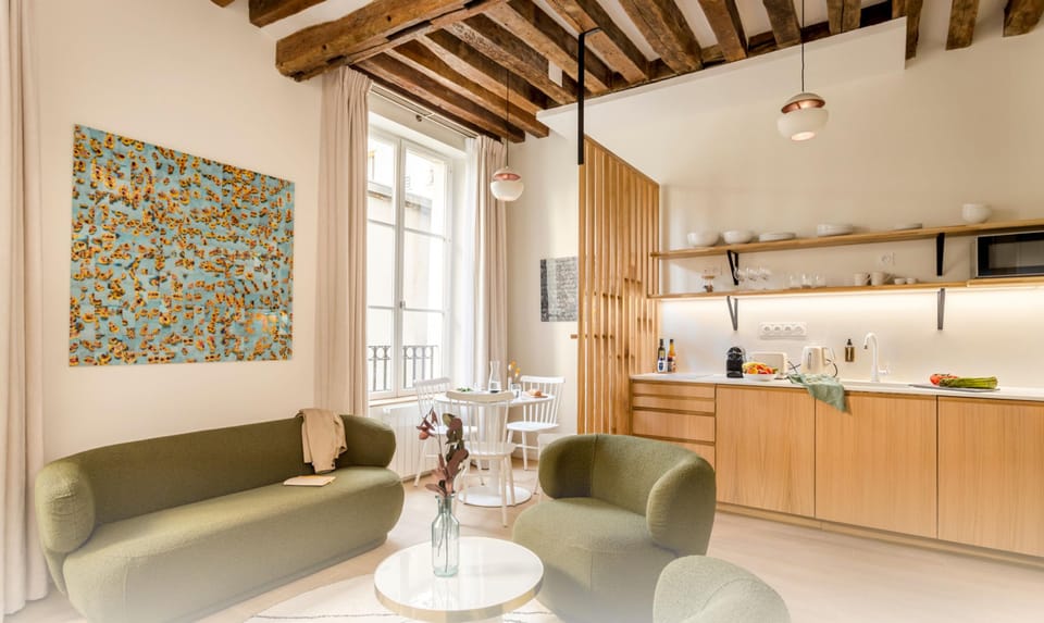 Studio 21 | In-room safe, blackout drapes, iron/ironing board, free WiFi