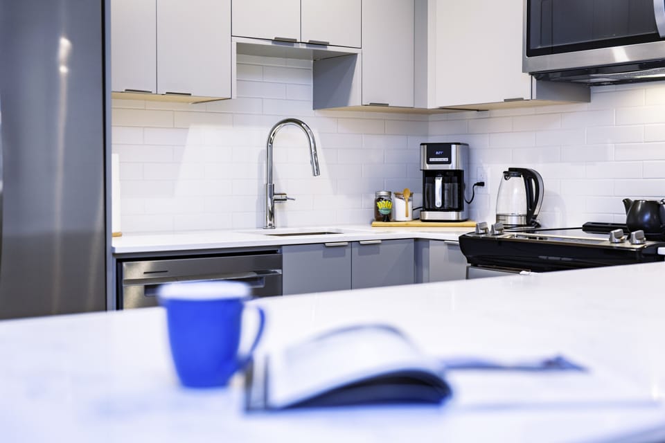 Condo | Private kitchen | Full-size fridge, microwave, oven, dishwasher