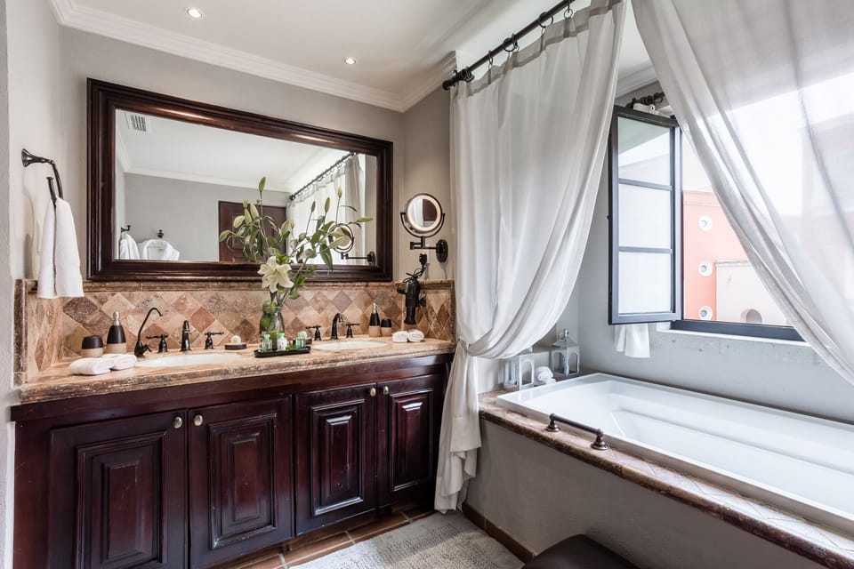 Premium Suite | Bathroom | Shower, hair dryer, towels