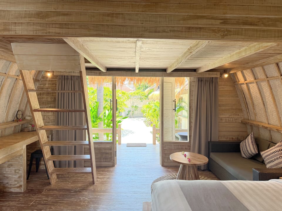 Deluxe Bungalow With Loft | Minibar, in-room safe, WiFi (free), bed sheets