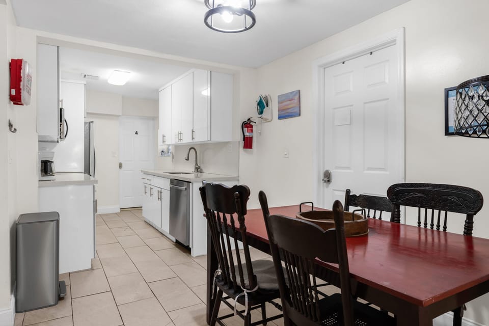 Comfort Room, Non Smoking, Air conditioning | In-room dining