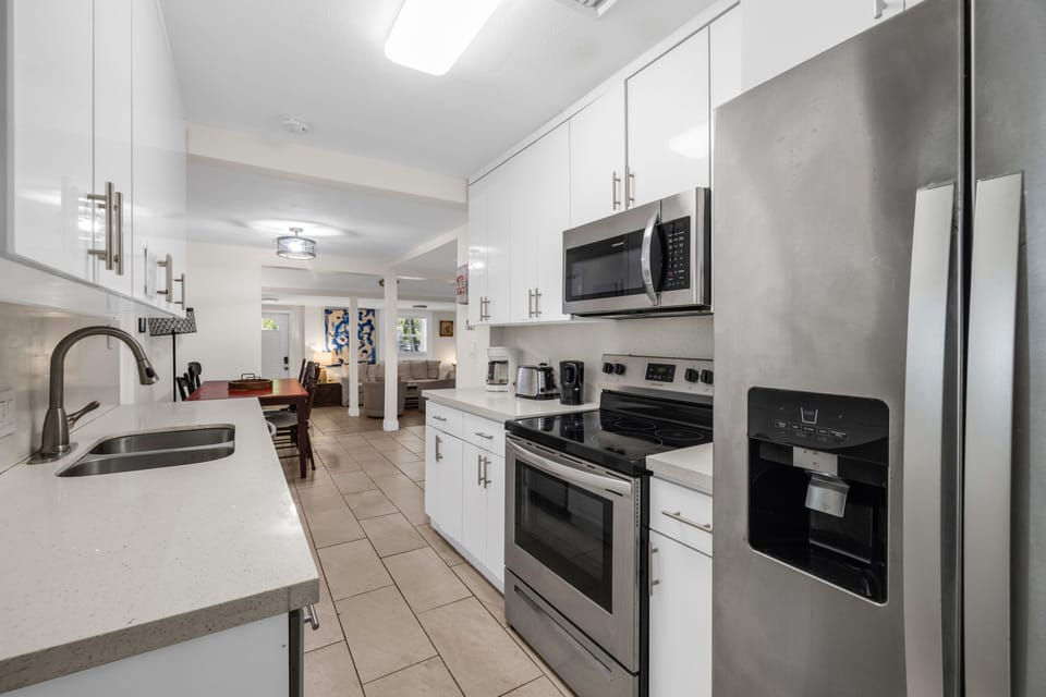 Comfort Room, Non Smoking, Air conditioning | Private kitchen | Full-size fridge, microwave, oven, stovetop