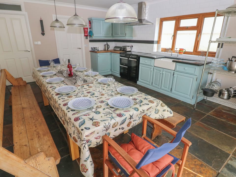 Cottage | Dining