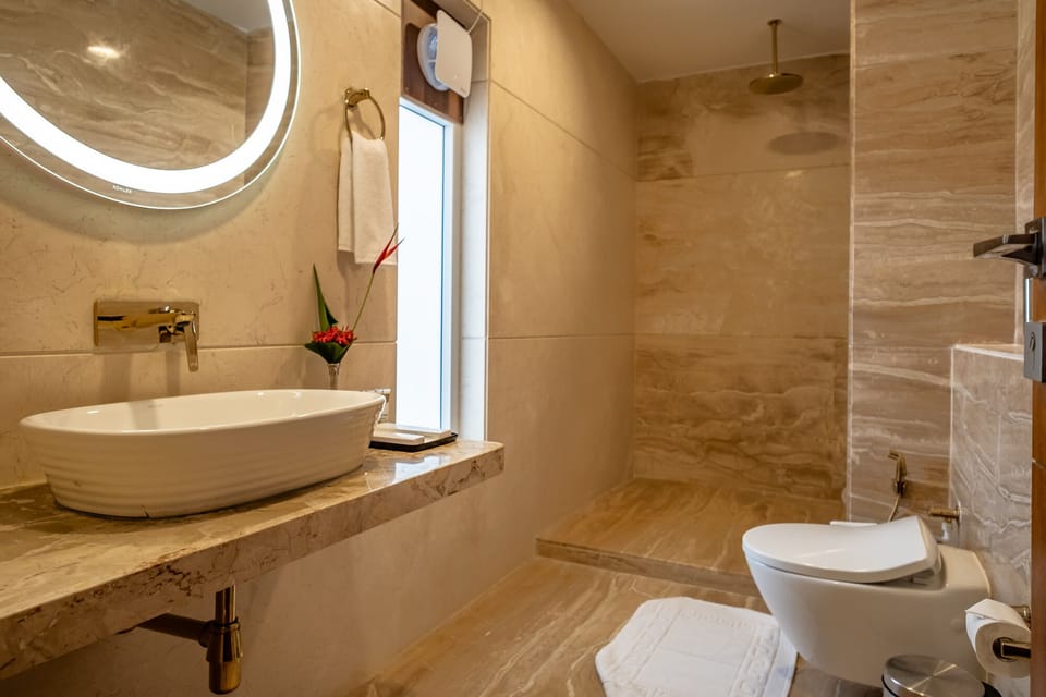 Superior Room | Bathroom | Shower, free toiletries, towels, soap