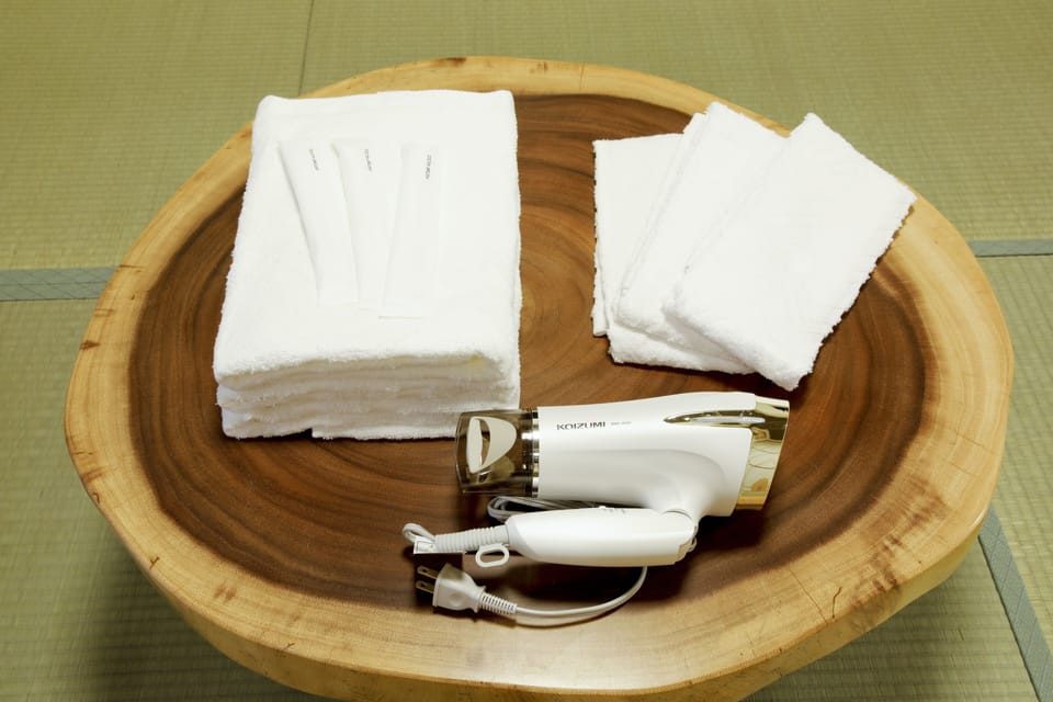 WiFi (free), bed sheets