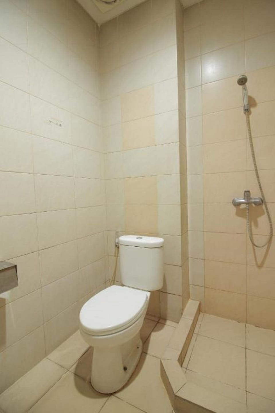 Standard Double Room | Bathroom | Shower, free toiletries, towels, soap