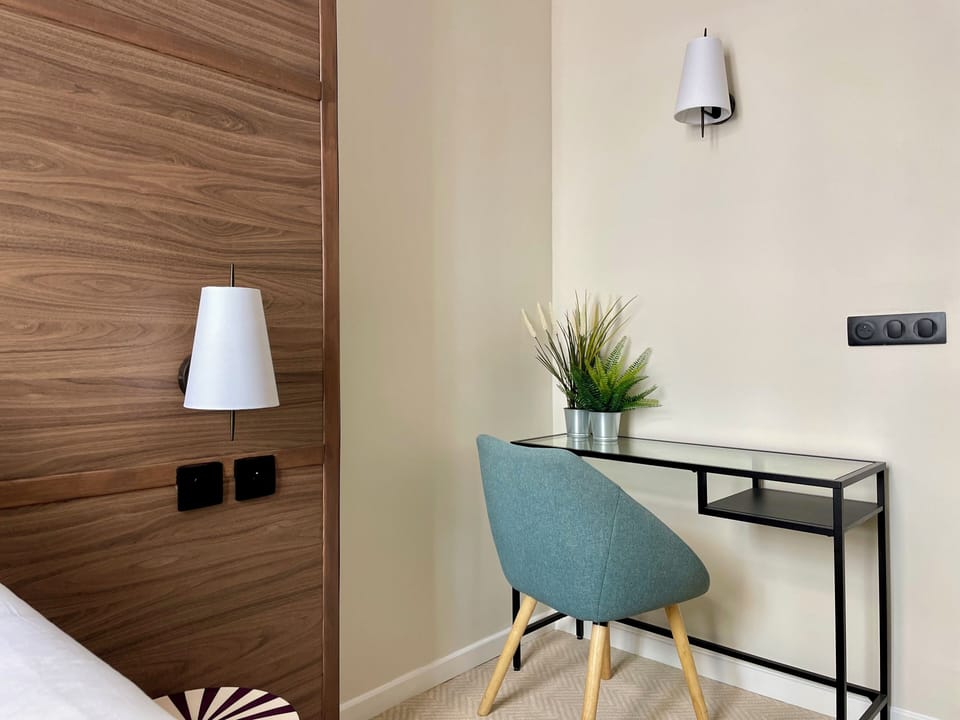Petite Chambre Double | Premium bedding, pillowtop beds, WiFi (free), individually decorated