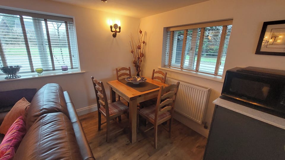 Cottage | Dining