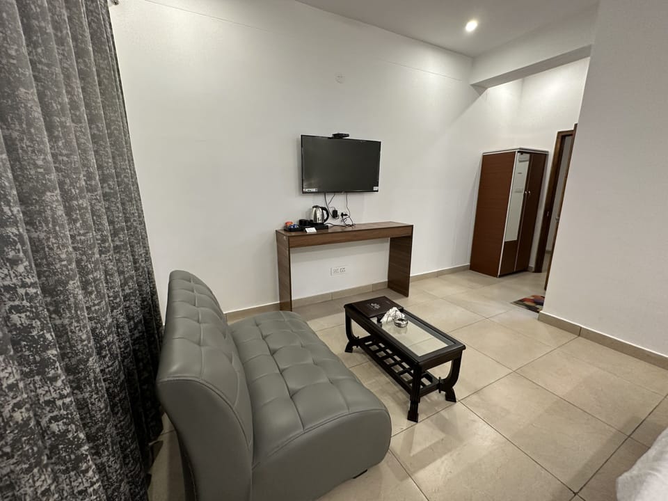 Luxury Room | 1 bedroom, blackout drapes, free WiFi, bed sheets