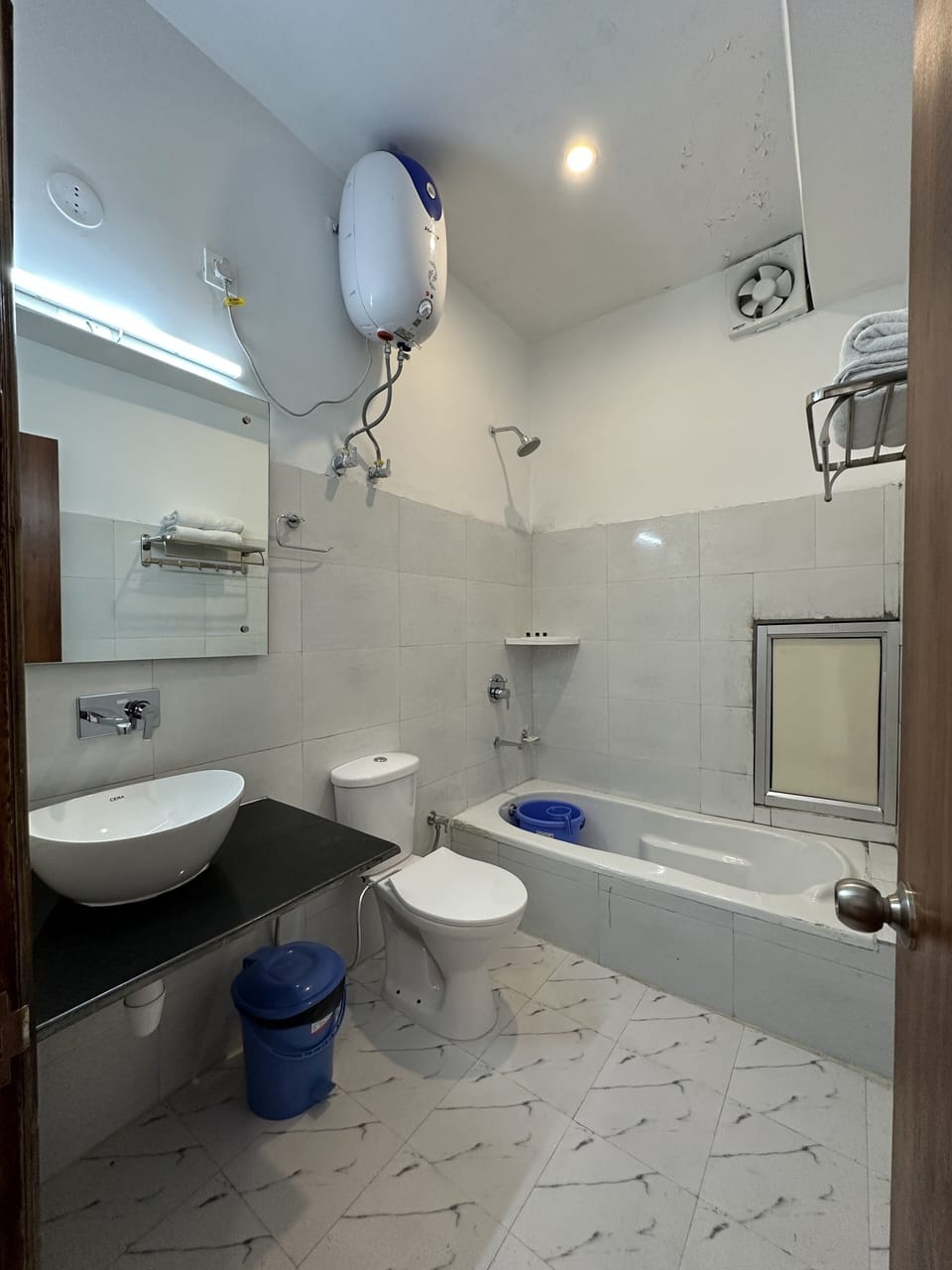 Superior Room | Bathroom | Bathtub, slippers, towels, soap