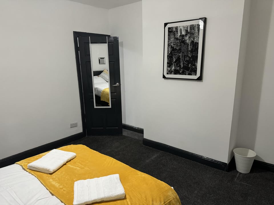 Stunning 4-bed House 5xdouble Beds, Ideal for Familys, Groups& Contractors House in Leeds