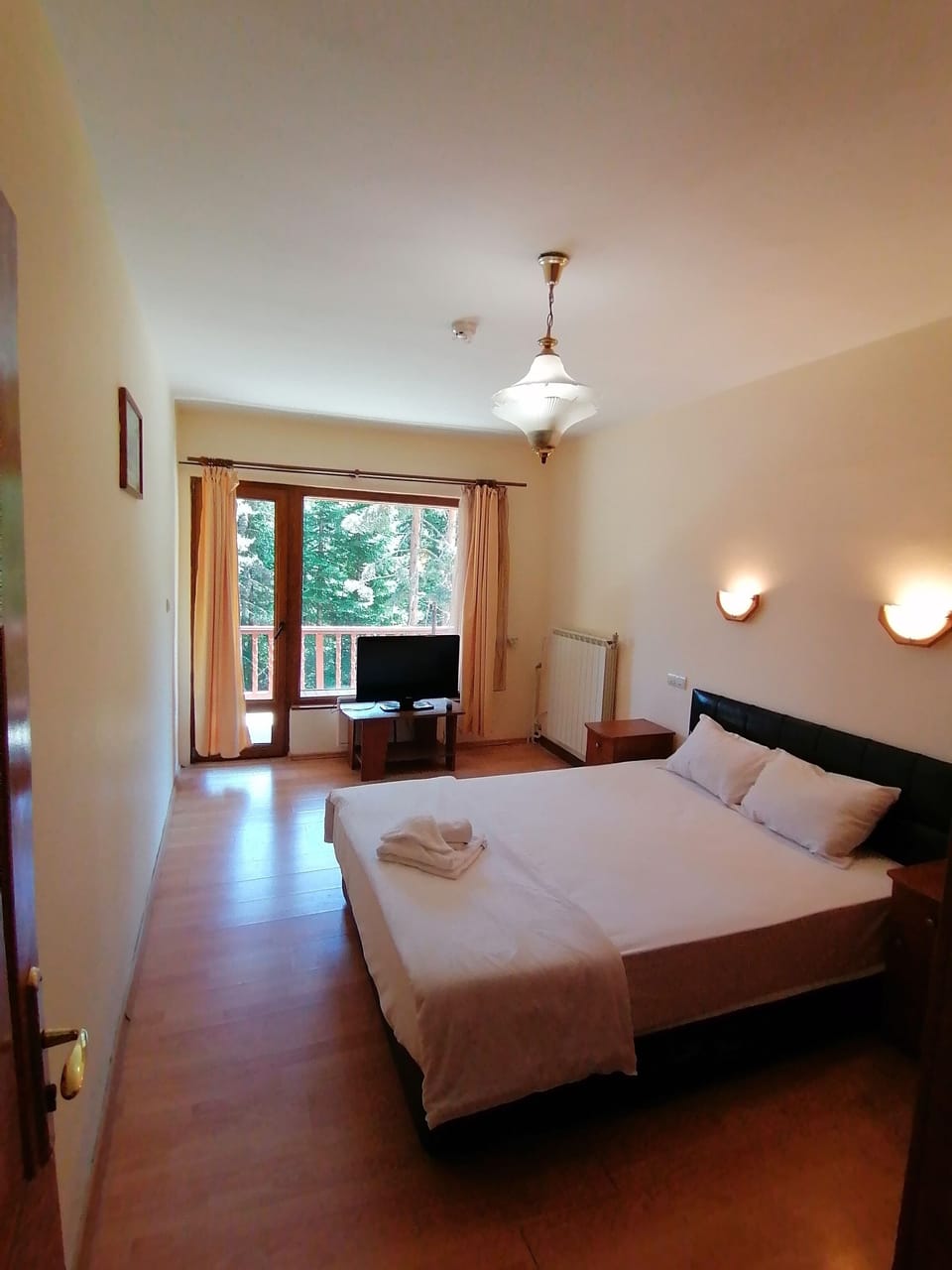 Family Quadruple Room | Desk, laptop workspace, free WiFi, bed sheets