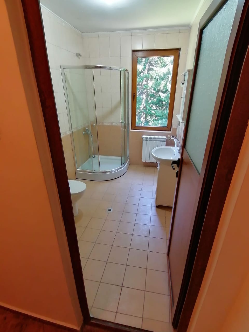 Family Quadruple Room | Bathroom | Shower, free toiletries, towels, soap