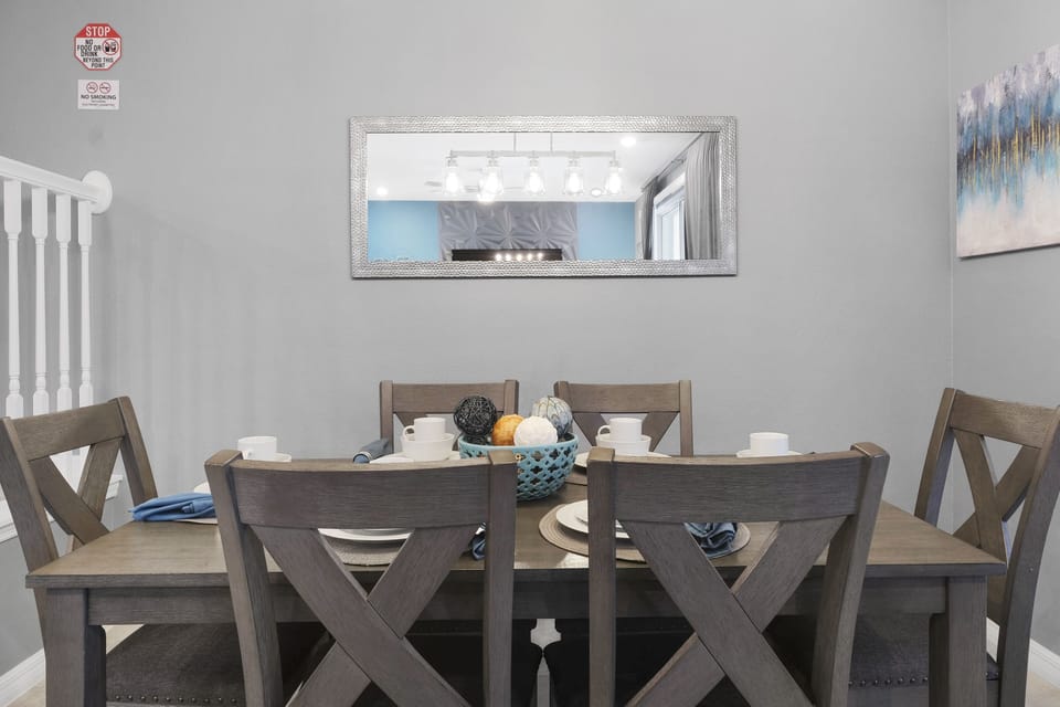 Townhome, 5 Bedrooms | Dining