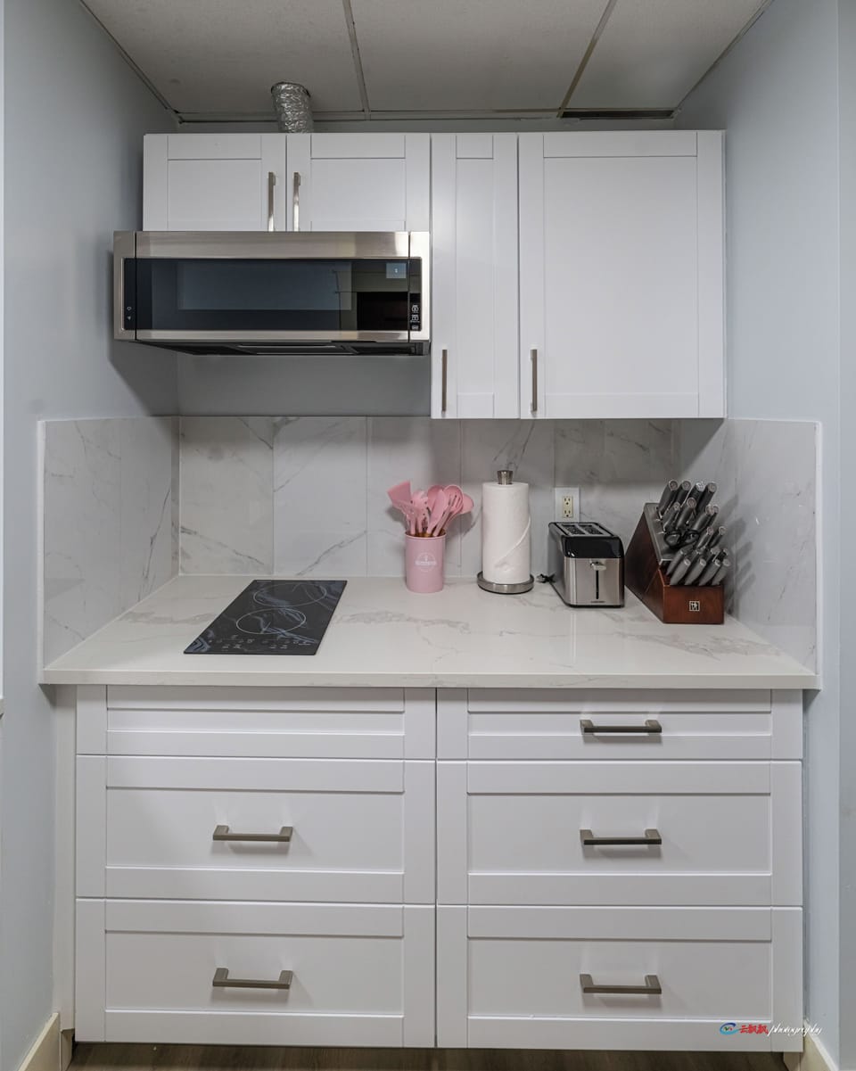 Romantic Studio | Private kitchen | Coffee/tea maker, fridge, microwave, stovetop