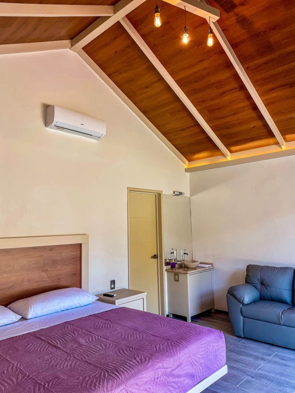Habitacion grande | 1 bedroom, free WiFi, bed sheets