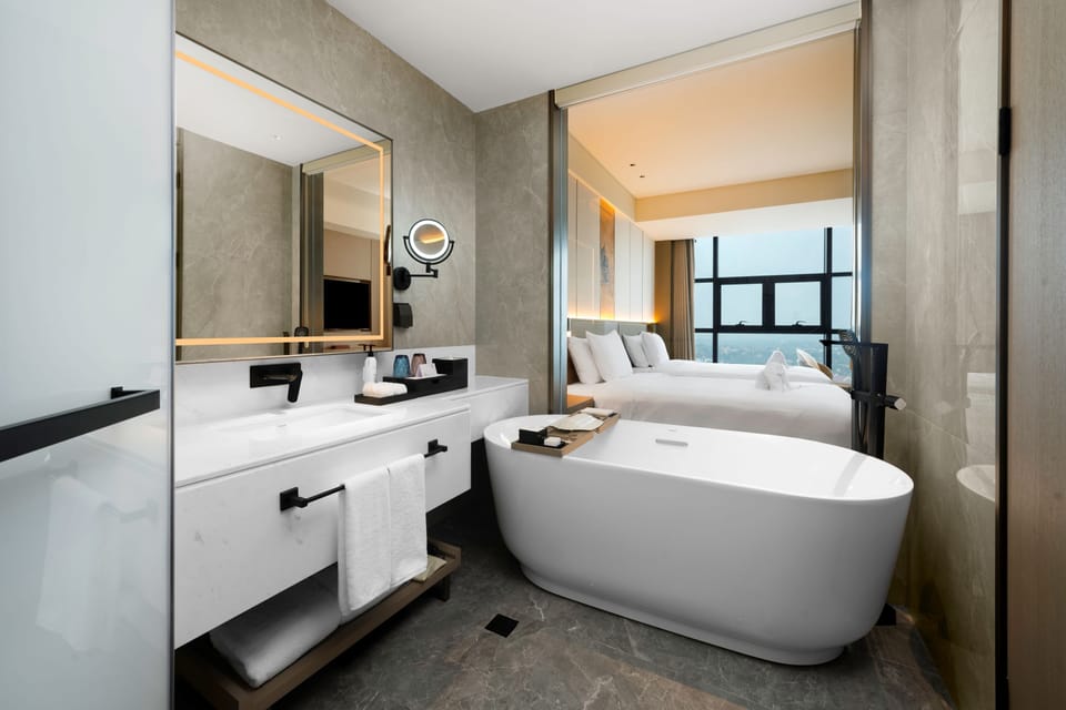 Executive Twin Room | Bathroom | Free toiletries, hair dryer, bathrobes, slippers