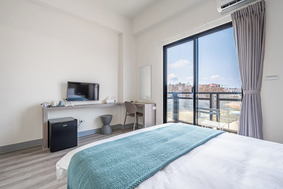 Superior Double Room, Balcony | Desk, blackout drapes, free WiFi, bed sheets