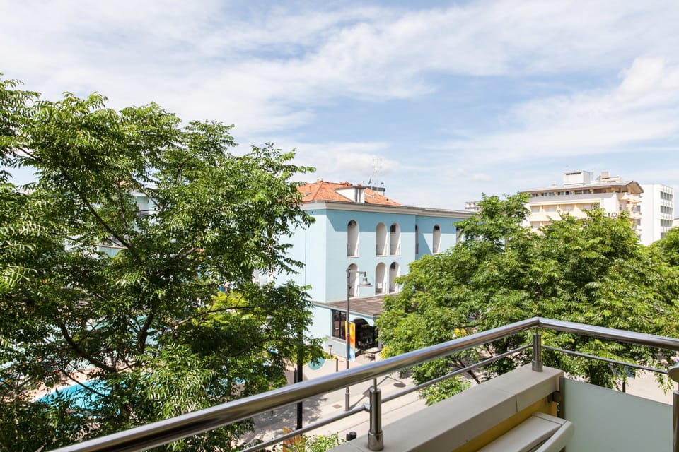 Family Room | Balcony
