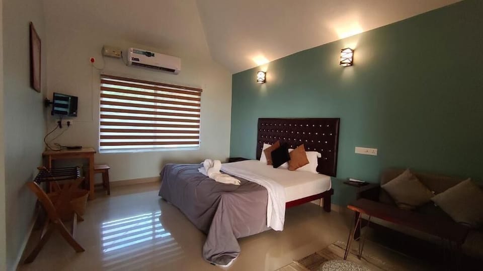 WiFi (free), bed sheets