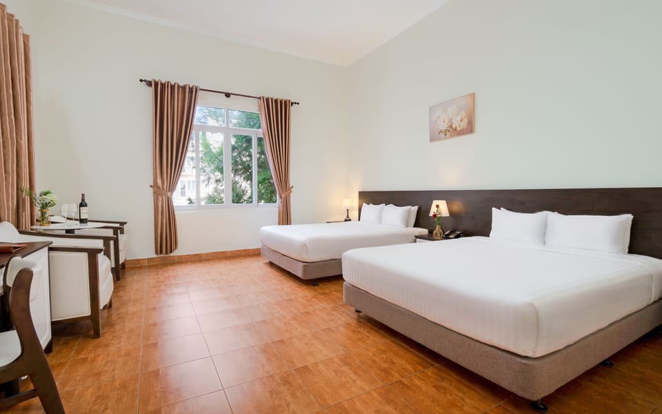 Deluxe Premier Family Room | Desk, soundproofing, free WiFi, bed sheets