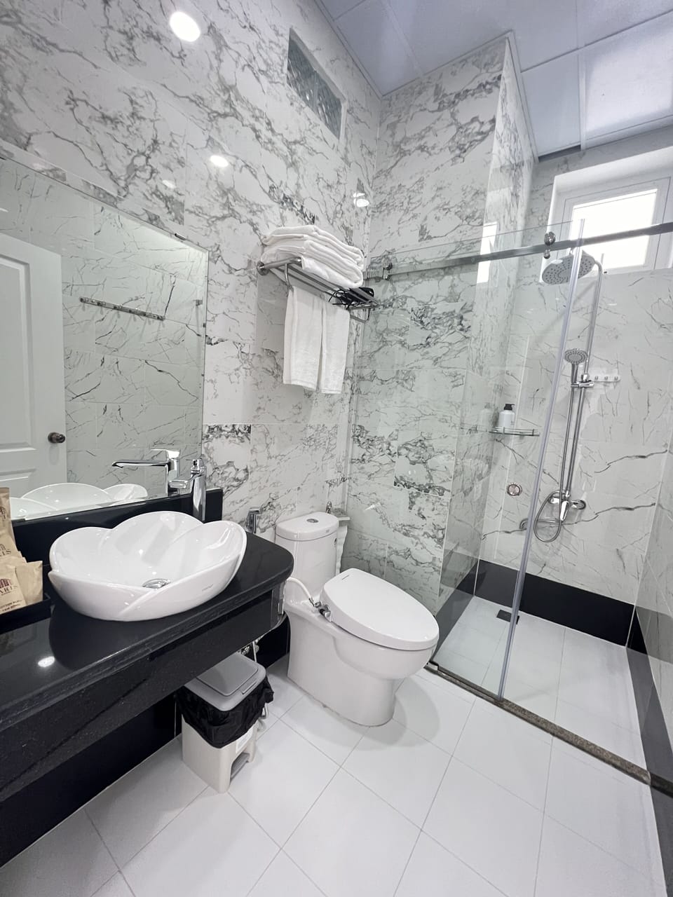 Deluxe Double Room | Bathroom | Shower, hydromassage showerhead, designer toiletries, hair dryer