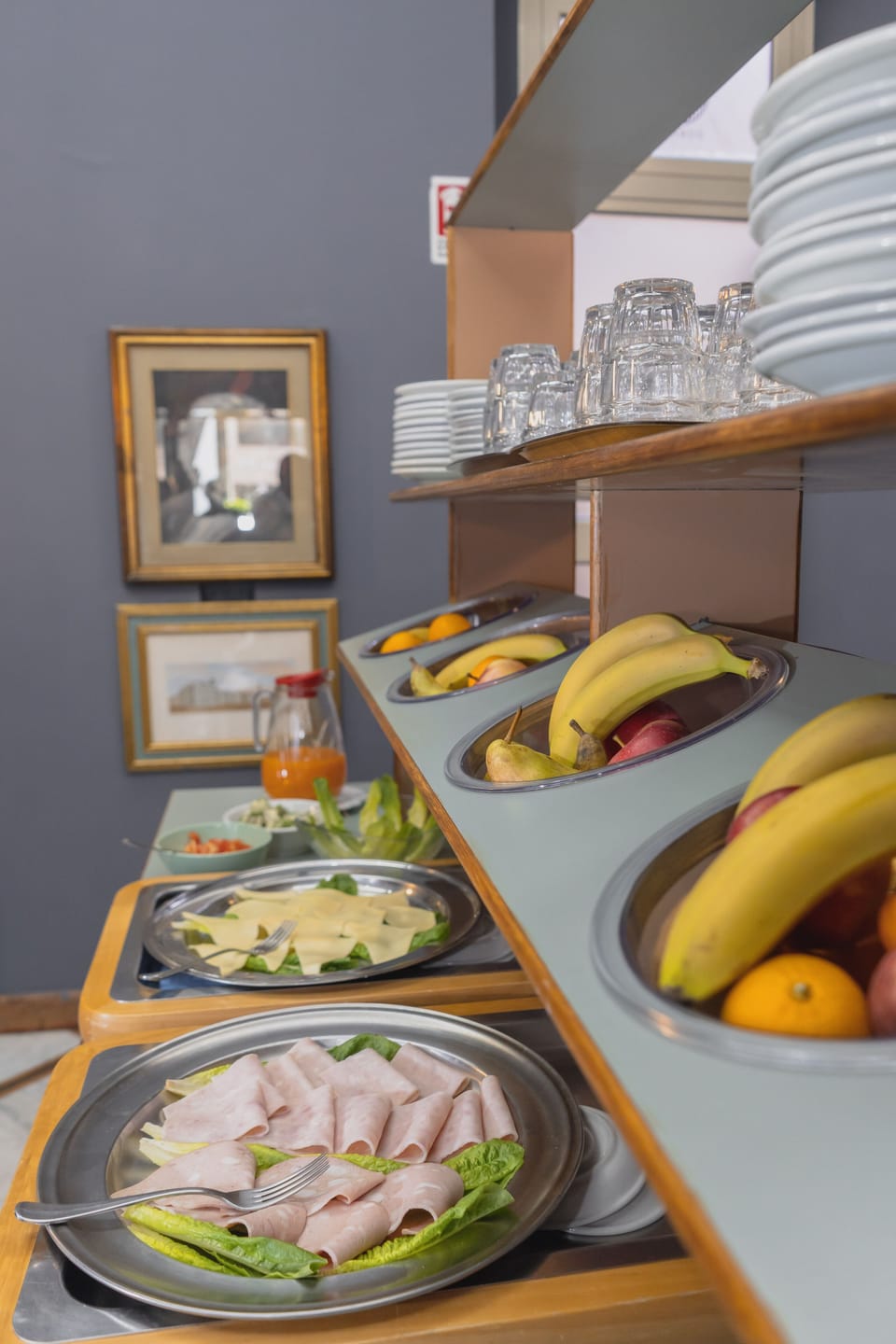 Daily buffet breakfast for a fee