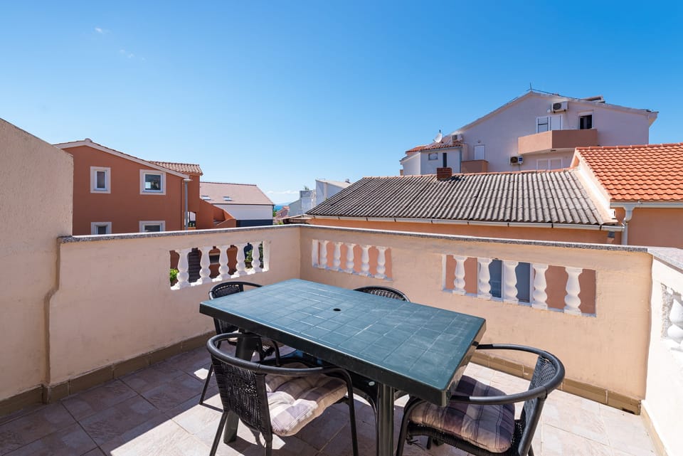 Apartment, 2 Bedrooms, Balcony, City View | Outdoor dining