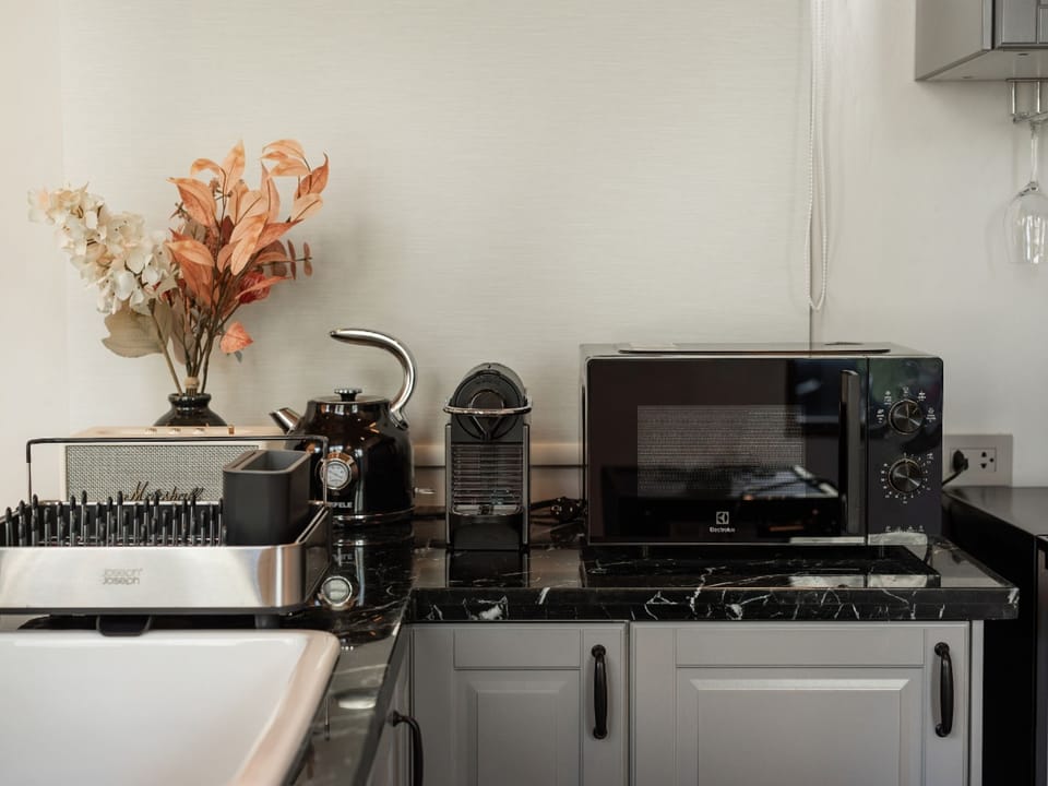 Signature Room | Desk, soundproofing, free WiFi, bed sheets
