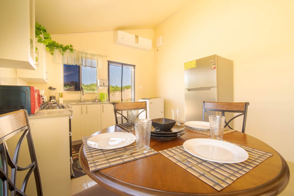 Comfort House | Private kitchen | Full-size fridge, oven, stovetop, cookware/dishes/utensils