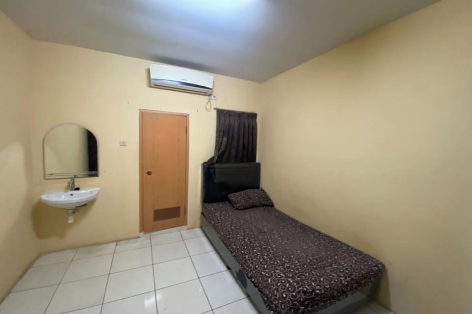 Standard Single Room | Free WiFi, bed sheets
