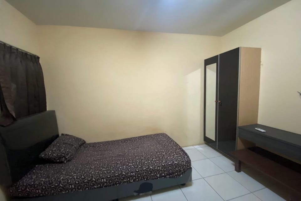 Standard Single Room | Free WiFi, bed sheets